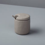 Akmens masės cukrinė su šaukšteliu Tam, pilka